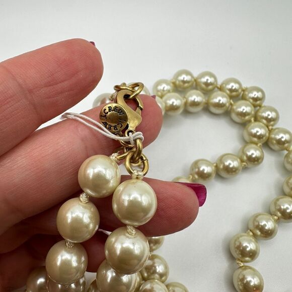 Like new condition, 18" J Crew faux pearl and rhinestone statement necklace! - Picture 3 of 8